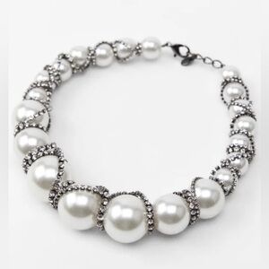 NWT. Zara Pearl and Silver Rhinestones Necklace.
